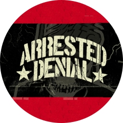 Arrested Denial Motiv 1 Anstecker mit Sicherheitsnadel Ø 25mm