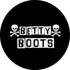 Betty Boots Motiv 1 Anstecker mit Sicherheitsnadel Ø 25mm