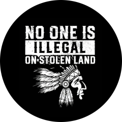 No One Is Illegal On Stolen Land Motiv 1 Anstecker mit Sicherheitsnadel Ø 25mm