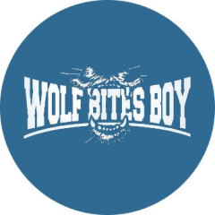 Wolf Bites Boy Motiv 1 Anstecker mit Sicherheitsnadel Ø 25 mm