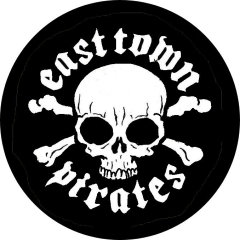 East Town Pirates Motiv 1 Anstecker mit Sicherheitsnadel Ø 25 mm