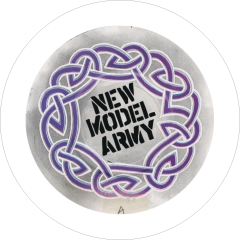 New Model Army Motiv 16 Anstecker mit Sicherheitsnadel Ø 25 mm