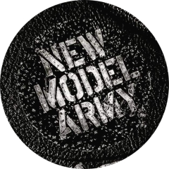 New Model Army Motiv 29 Anstecker mit Sicherheitsnadel Ø 25 mm